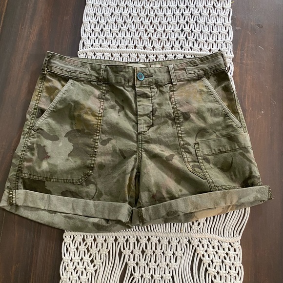 Anthropologie Pants - Anthropologie HEI The Wanderer camo shorts